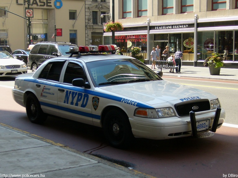Ford Crown Victoria, fotó: DBiro
Keywords: USA Amerikai Egyesült Államok rendőr rendőrautó rendőrség nypd