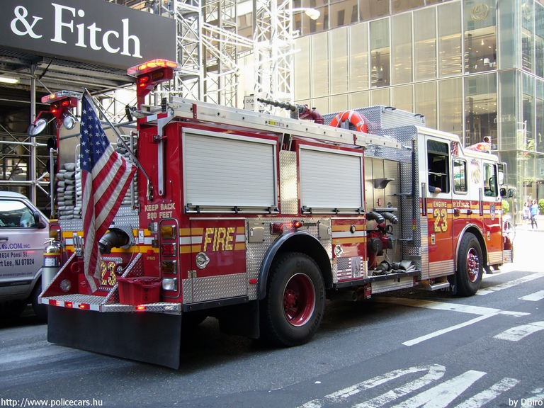 Seagrave Marauder II 2000/500, fotó: DBiro
Keywords: tûzoltó tûzoltóság tûzoltóautó USA Amerikai Egyesült Államok fdny