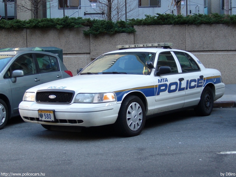 Ford Crown Victoria, fotó: DBiro
Keywords: USA Amerikai Egyesült Államok rendőr rendőrautó rendőrség