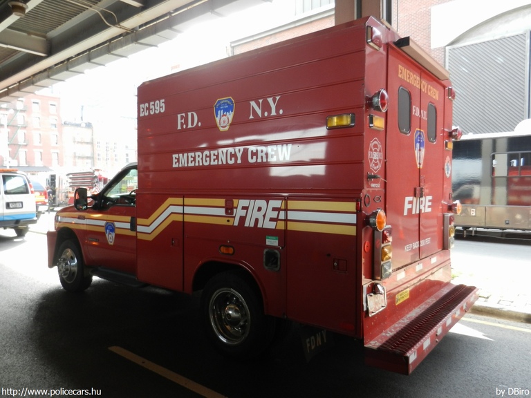 Ford F-450, fotó: DBiro
Keywords: USA Amerikai Egyesült Államok tûzoltó tûzoltóautó tûzoltóság FDNY