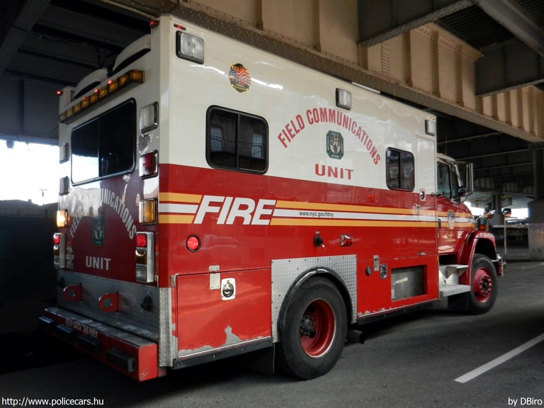 Freightliner FL106, fotó: DBiro
Keywords: USA Amerikai Egyesült Államok tûzoltó tûzoltóautó tûzoltóság FDNY
