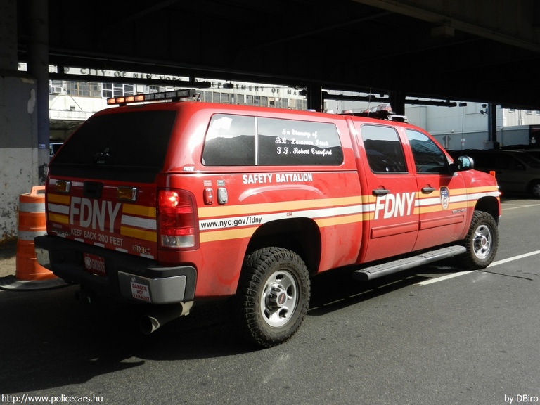 GMC Sierra 2500HD, fotó: DBiro
Keywords: USA Amerikai Egyesült Államok tûzoltó tûzoltóautó tûzoltóság FDNY