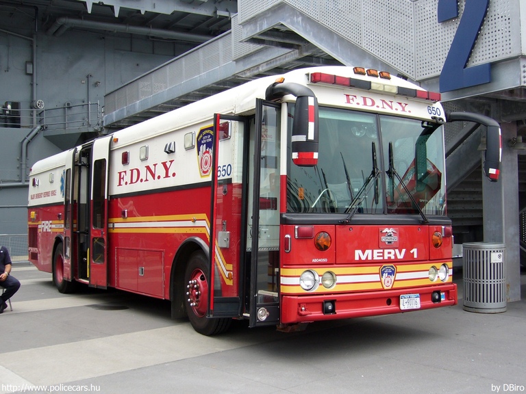 Thomas Bus / American LaFrance MedicMaster, fotó: DBiro
Keywords: USA Amerikai Egyesült Államok tûzoltó tûzoltóautó tûzoltóság FDNY