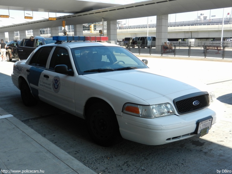 Ford Crown Victoria, fotó: DBiro
Keywords: USA Amerikai Egyesült Államok rendőr rendőrautó rendőrség