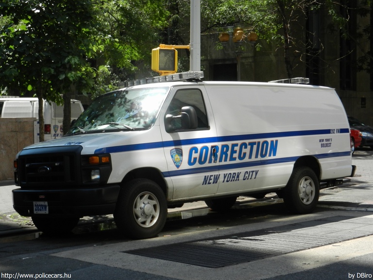 Ford E-350, Büntetés-végrehajtás, fotó: DBiro
Keywords: USA Amerikai Egyesült Államok rendőr rendőrautó rendőrség bv