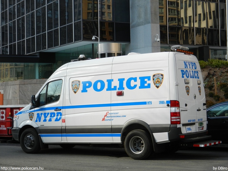 Freightliner Sprinter 3500, fotó: DBiro
Keywords: USA Amerikai Egyesült Államok rendőr rendőrautó rendőrség NYPD