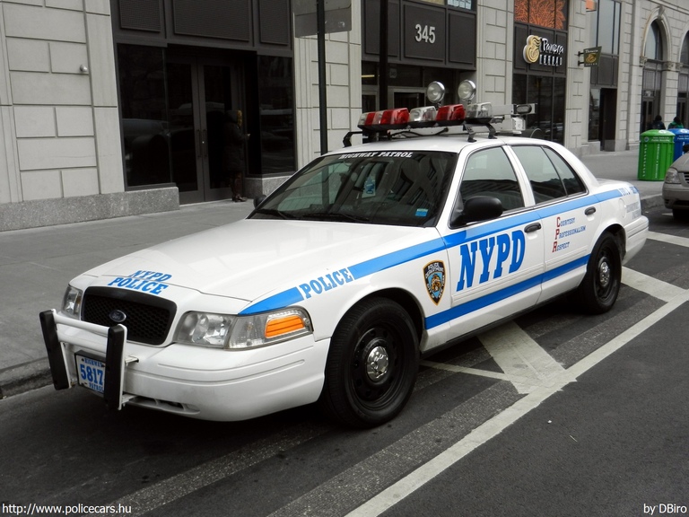 Ford Crown Victoria, fotó: DBiro
Keywords: USA Amerikai Egyesült Államok rendőr rendőrautó rendőrség NYPD