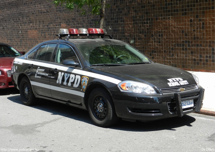 Chevrolet Impala, fotó: DBiro
Keywords: USA Amerikai Egyesült Államok rendőr rendőrautó rendőrség NYPD