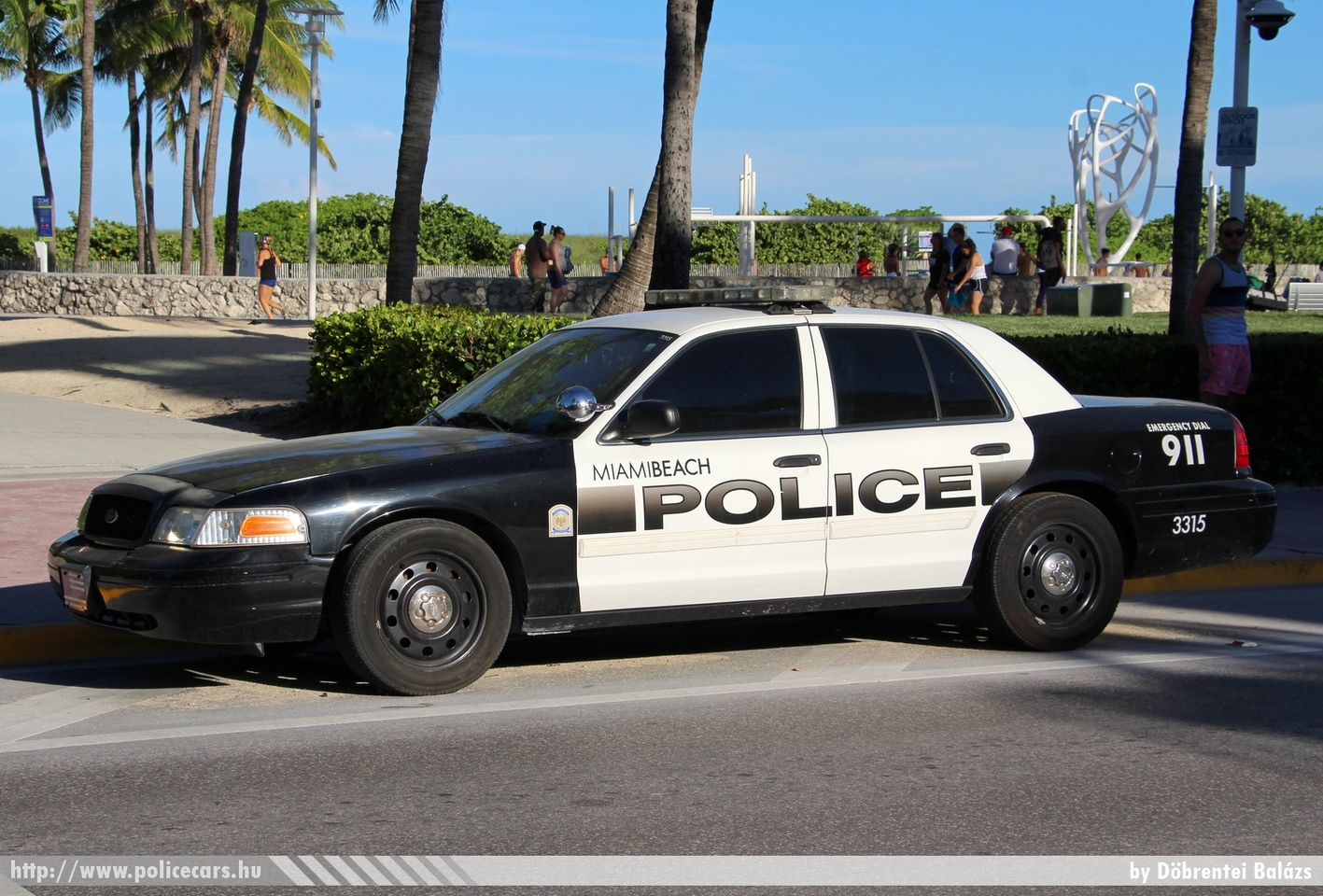 Ford Crown Victoria, Miami, fotó: Döbrentei Balázs
Keywords: USA Amerikai Egyesült Államok rendőr rendőrautó rendőrség police policecar united states