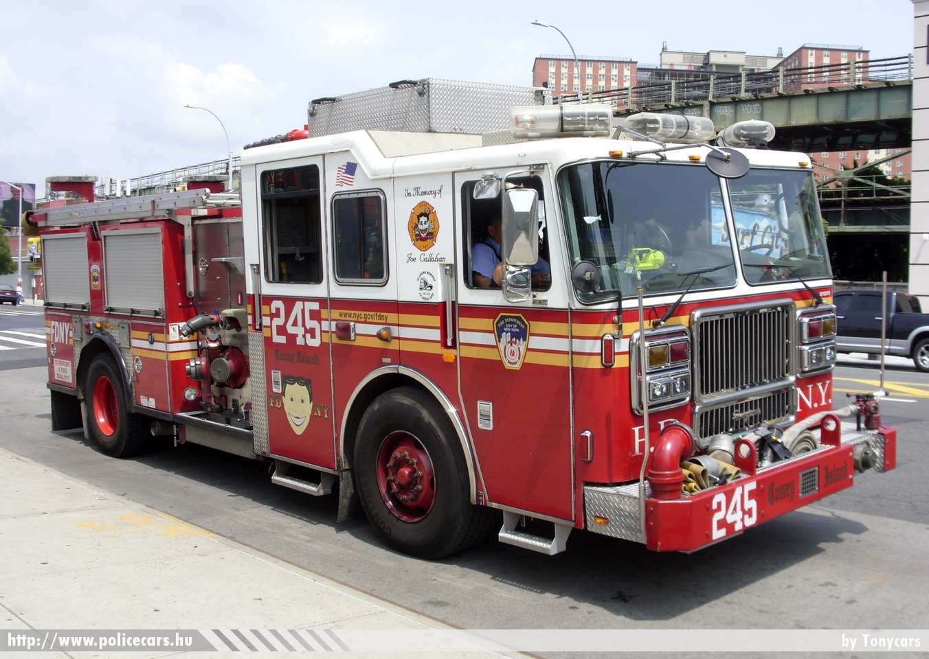 Seagrave 2000/500, New York, FDNY, fotó: Tonycars
Keywords: USA Amerikai Egyesült Államok tûzoltó tûzoltóautó fire firetruck united states