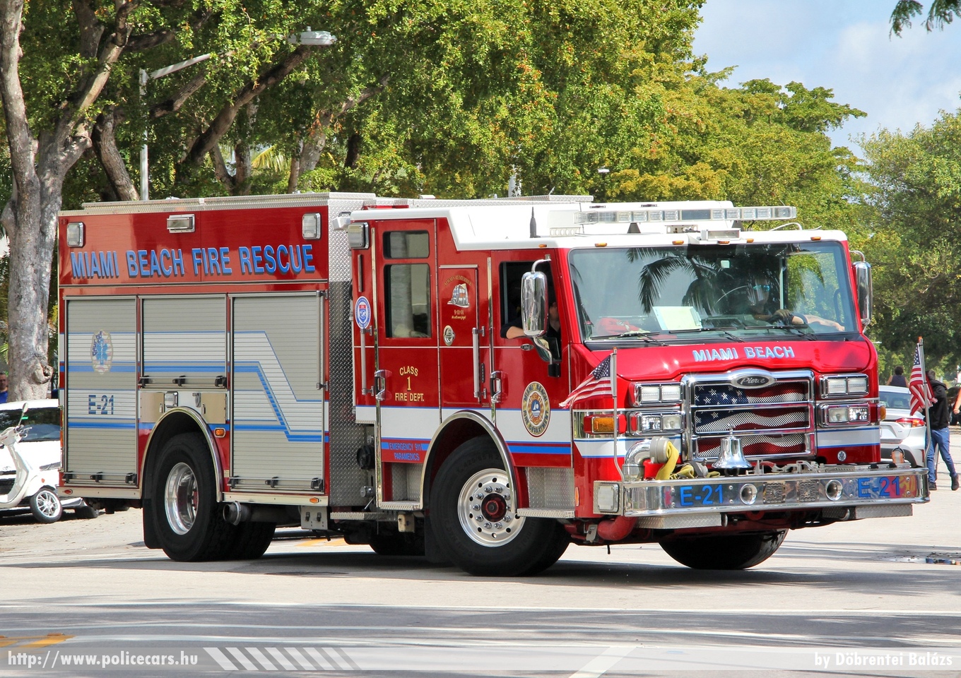 Pierce, Miami Beach Fire Department, E-21, fotó: Döbrentei Balázs
Keywords: USA Amerikai Egyesült Államok tûzoltó tûzoltóautó fire firetruck united states