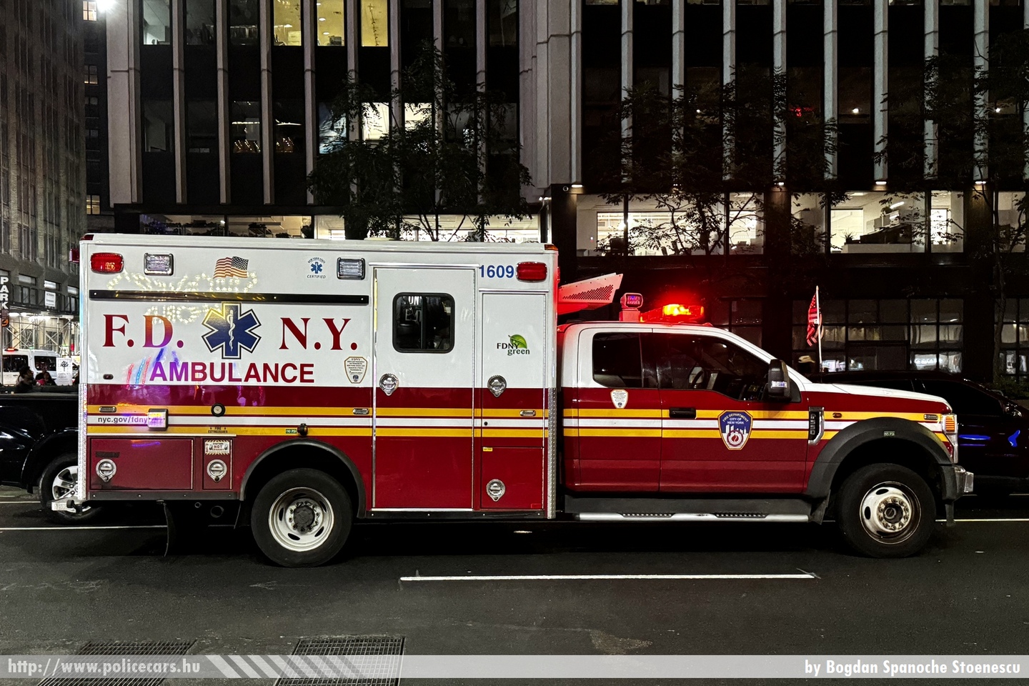 Ford F550 Super Duty, FDNY Ambulance 1609, New York, fotó: Bogdan Spanoche Stoenescu
Keywords: USA Amerikai Egyesült Államok tûzoltó tûzoltóautó fire firetruck united states mentő mentőautó ambulance