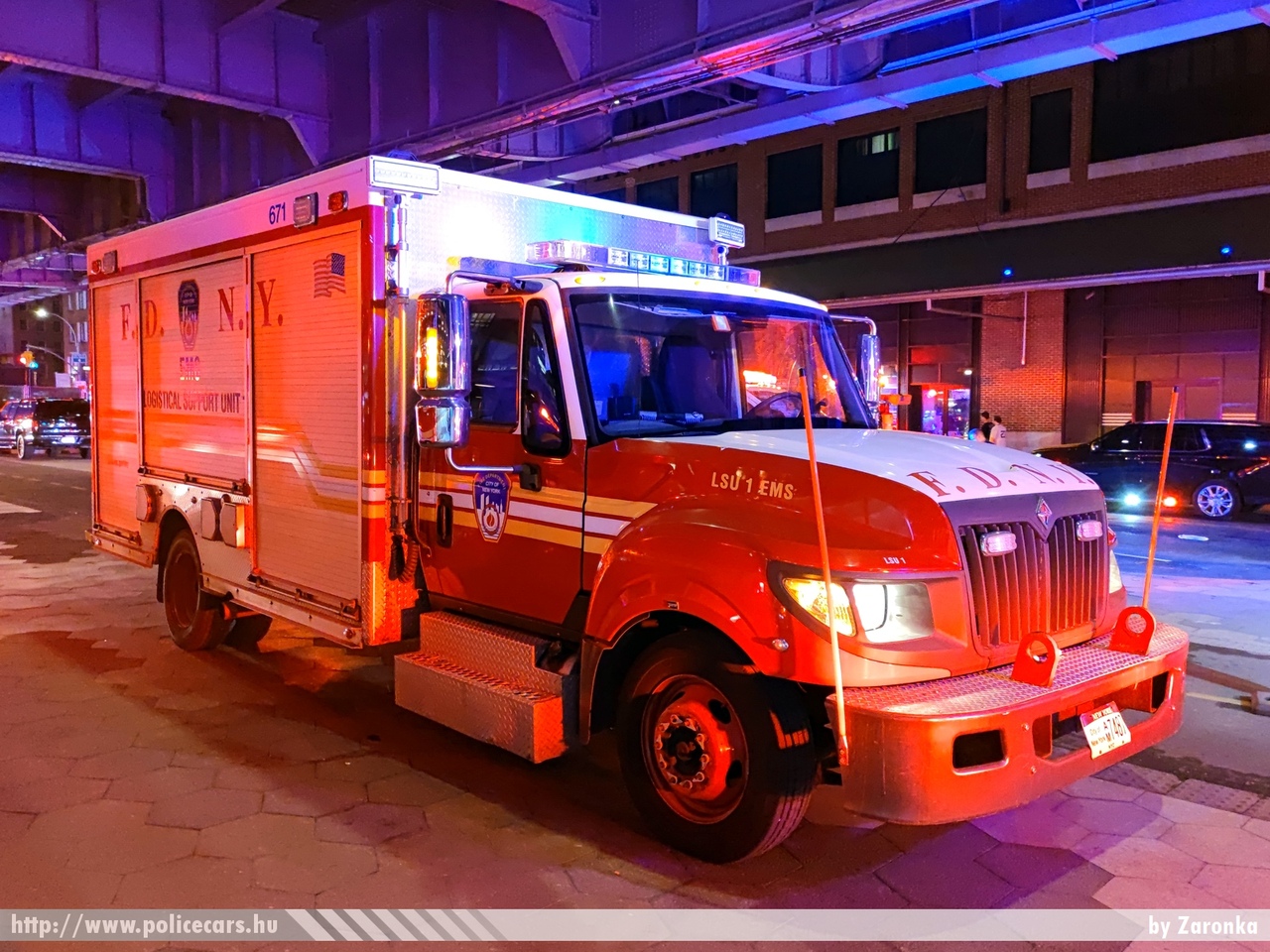 2013 International TerraStar, New York City Fire Department, LSU-1 EMS, fotó: Zaronka
Keywords: USA Amerikai Egyesült Államok tûzoltó tûzoltóautó fire firetruck united states