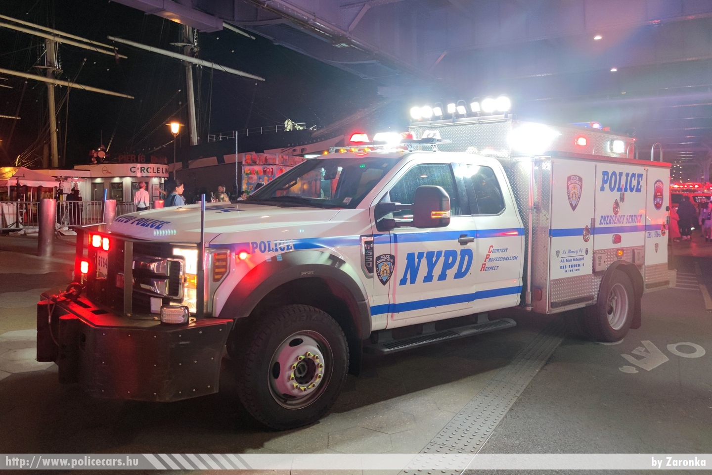 Ford F550, New York City Police Department, fotó: Zaronka
Keywords: USA Amerikai Egyesült Államok rendőr rendőrautó rendőrség police policecar united states