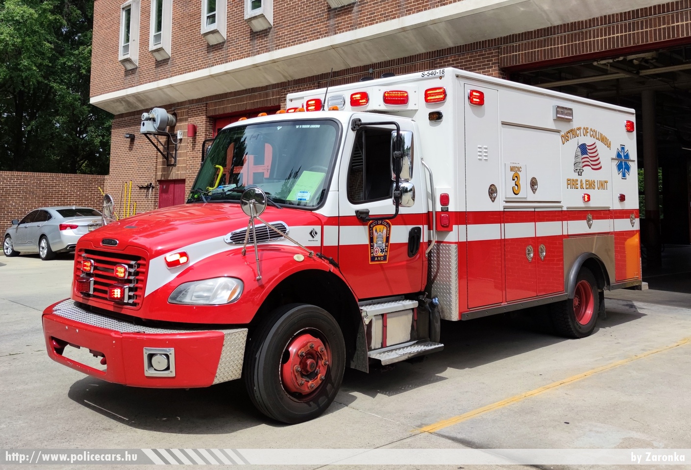 2019 Freightliner M2/Road Rescue, District of Columbia Fire and Emergency Medical Services Department, Medic 3, fotó: Zaronka
Keywords: USA Amerikai Egyesült Államok tûzoltó tûzoltóautó fire firetruck united states ambulance mentő mentőautó