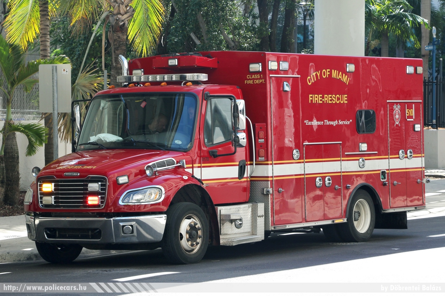 Freightliner M2, City of Miami Department of Fire-Rescue, fotó: Döbrentei Balázs
Keywords: USA Amerikai Egyesült Államok tûzoltó tûzoltóautó fire firetruck united states ambulance mentő mentőautó
