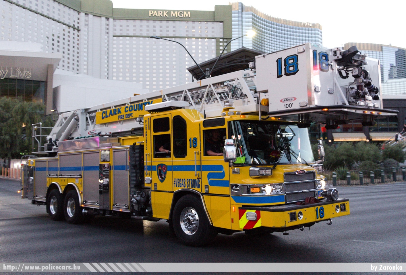 Pierce Quantum, Clark County Fire Department, Las Vegas, Truck 18, fotó: Zaronka
Keywords: USA Amerikai Egyesült Államok tûzoltó tûzoltóautó fire firetruck united states