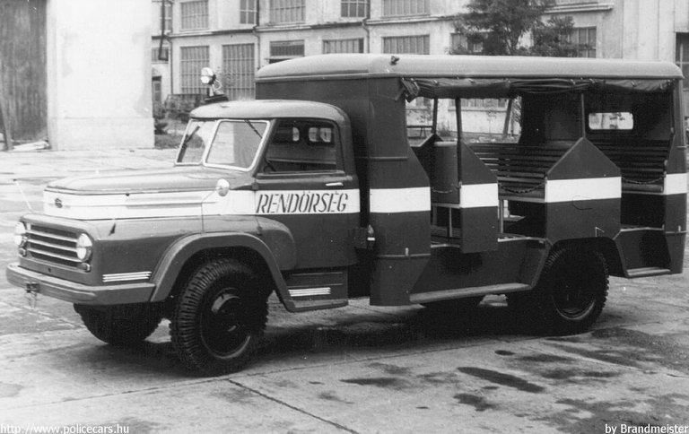 Csepel D-450, fotó: Brandmeister
Keywords: rendőr rendőrség rendőrautó