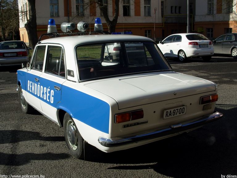 Lada VAZ 2101, fotó: dénes
Keywords: rendőr rendőrség rendőrautó