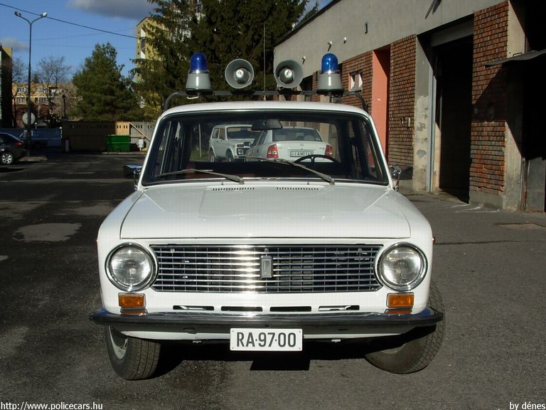 Lada 2101, fotó: dénes
Keywords: rendőr rendőrség rendőrautó