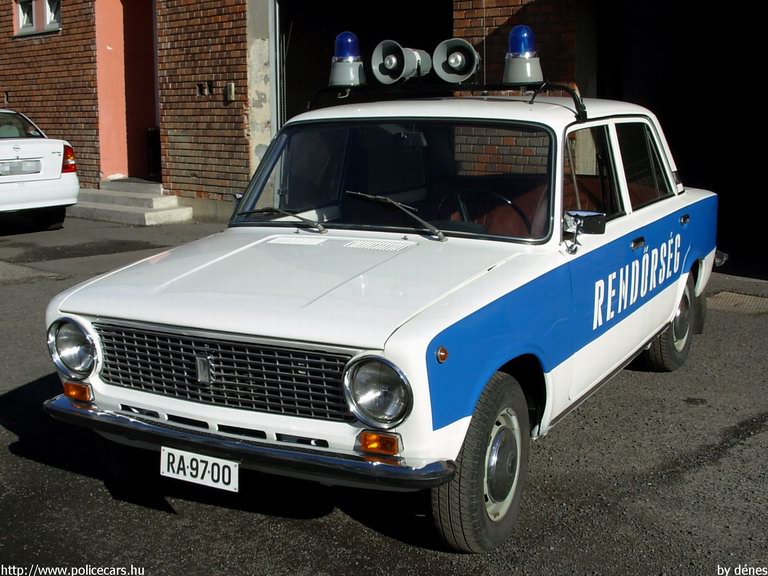 Lada 2101, fotó: dénes
Keywords: rendőr rendőrség rendőrautó RA97-00