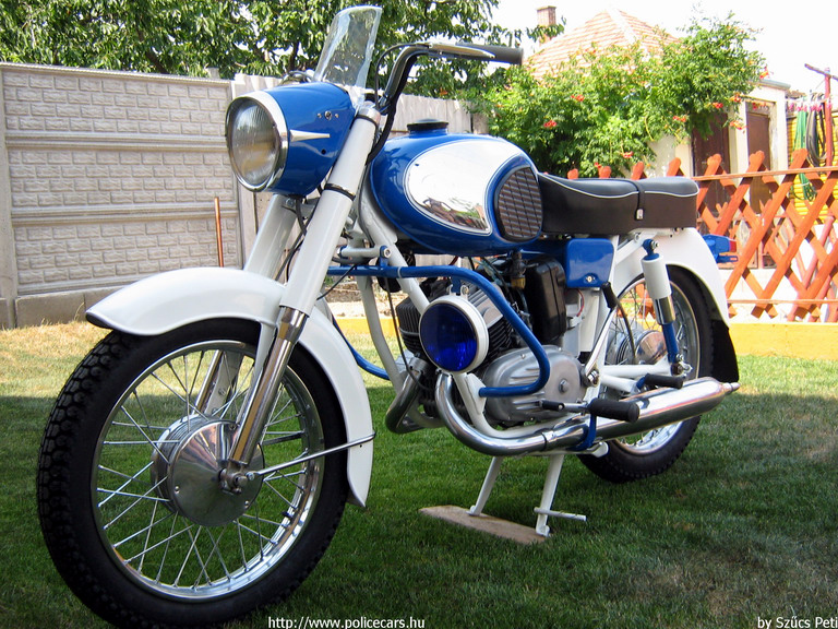 Pannónia P-20, fotó: Szûcs Peti
Keywords: rendőr rendőrség rendőrmotor motor