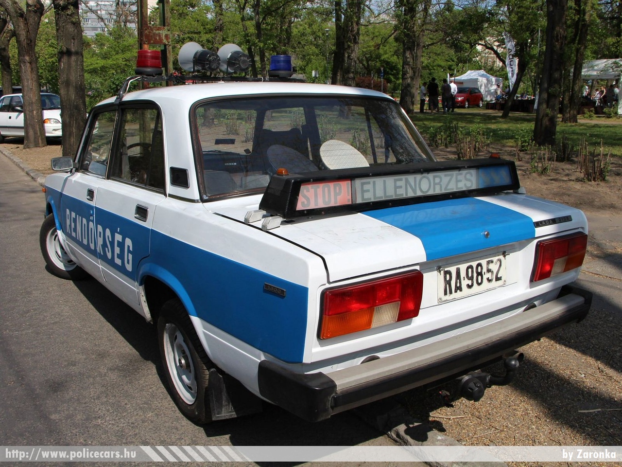 Lada VAZ 2105, fotó: Zaronka
Keywords: rendőrautó rendőrség rendőr magyar Magyarország RA98-52