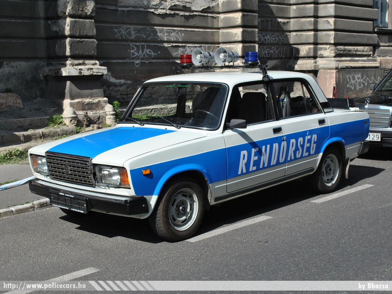 Lada VAZ 2107, fotó: Bbazsa
Keywords: rendőrautó rendőrség rendőr magyar Magyarország RA98-52