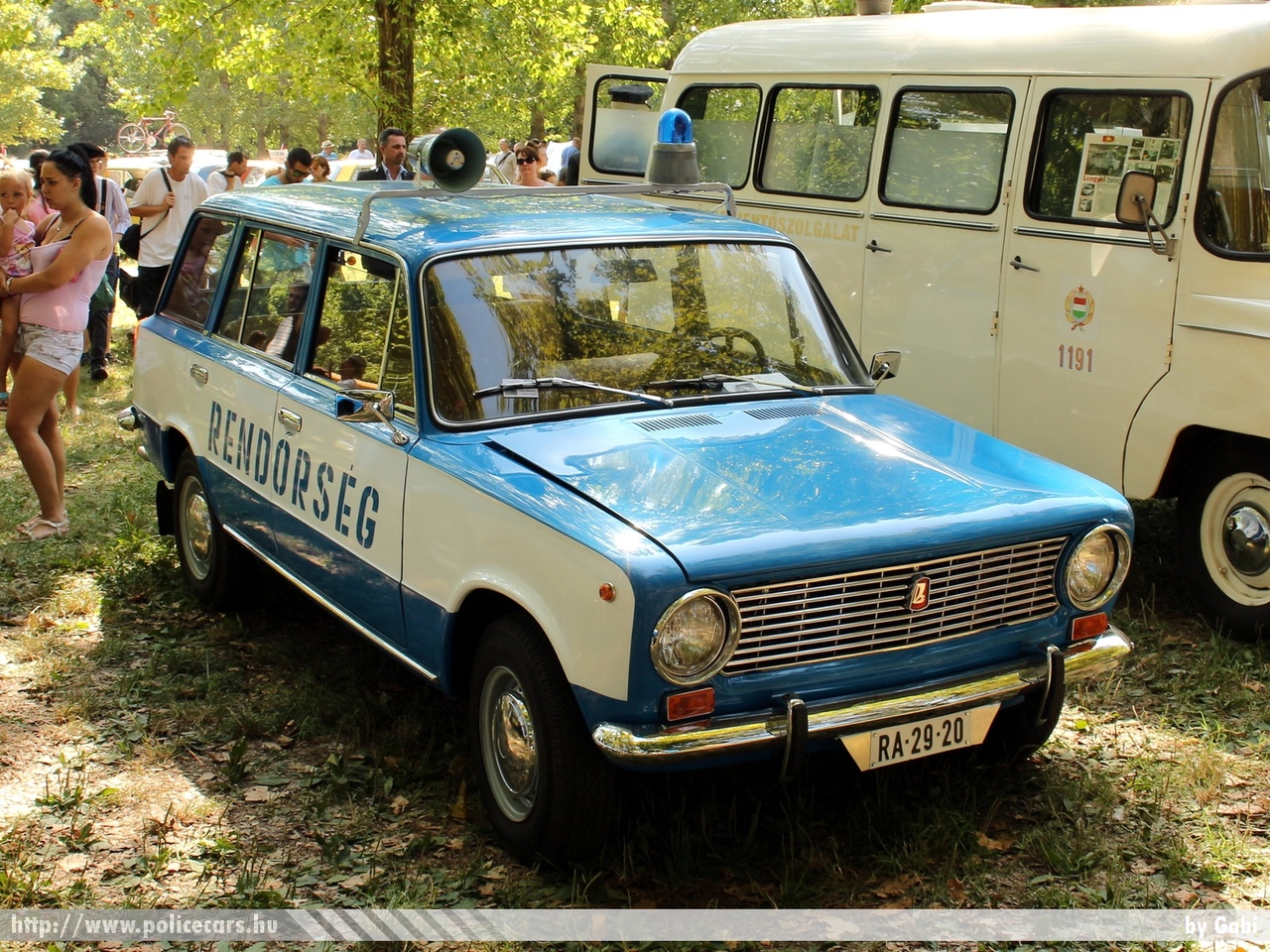 Lada VAZ 2102, fotó: Gabi
Keywords: rendőr rendőrautó rendőrség magyar Magyarország police policecar Hungary hungarian RA29-20