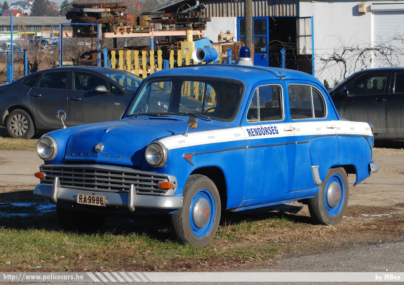 Moszkvics 407, fotó: MBen
Keywords: rendőrség rendőr rendőrautó magyar Magyarország hungarian Hungary police policecar RA99-88