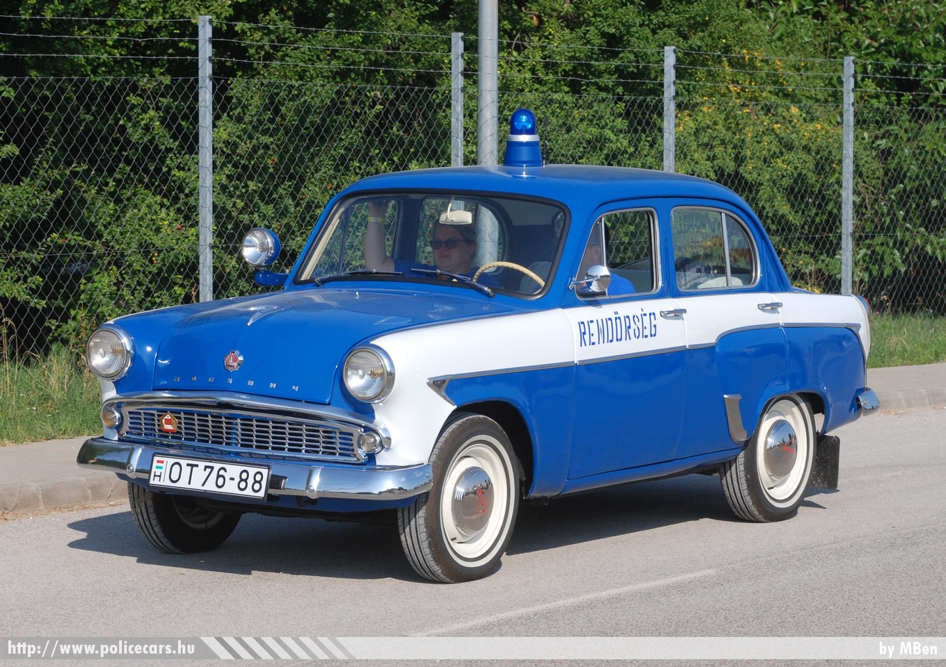 Moszkvics 407, fotó: MBen
Keywords: rendőrség rendőr rendőrautó magyar Magyarország hungarian Hungary police policecar OT76-88