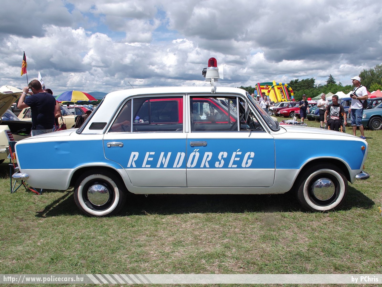 Lada VAZ 2101, fotó: PChris
Keywords: rendőrség rendőr rendőrautó magyar Magyarország hungarian Hungary police policecar DUY-865