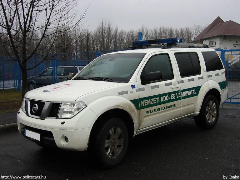 Nissan Pathfinder, Nemzeti Adó- és Vámhivatal, fotó: Csaba
Keywords: vám magyar Magyarország NAV VPOP pénzügyőrség Hungary hungarian customs