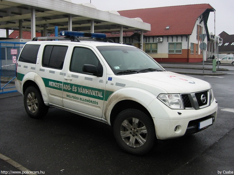 Nissan Pathfinder, Nemzeti Adó- és Vámhivatal, fotó: Csaba
Keywords: vám magyar Magyarország NAV VPOP pénzügyőrség Hungary hungarian customs