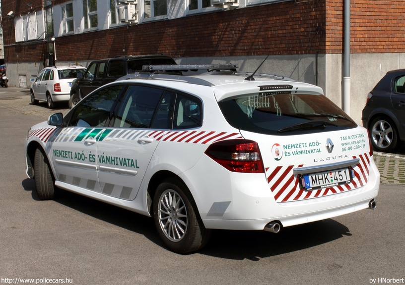 Renault Laguna, Nemzeti Adó- és Vámhivatal, fotó: HNorbert
Keywords: vám magyar Magyarország NAV VPOP pénzügyőrség MHK-451 Hungary hungarian customs