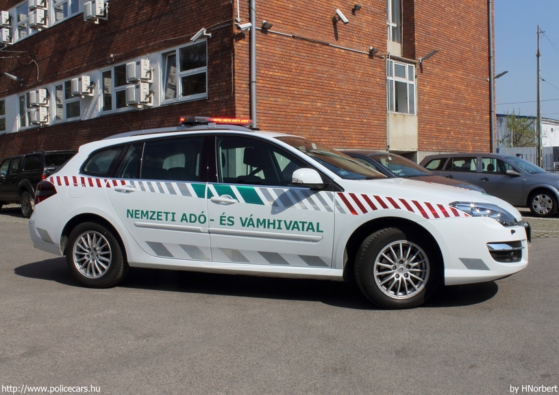 Renault Laguna, Nemzeti Adó- és Vámhivatal, fotó: HNorbert
Keywords: vám magyar Magyarország NAV VPOP pénzügyőrség MHK-451 Hungary hungarian customs