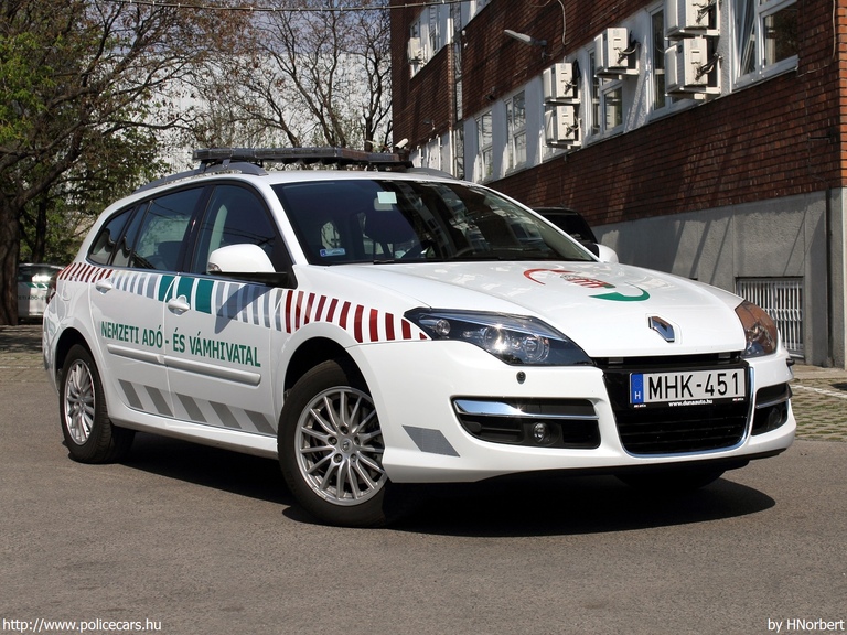 Renault Laguna, Nemzeti Adó- és Vámhivatal, fotó: HNorbert
Keywords: vám magyar Magyarország NAV VPOP pénzügyőrség MHK-451 Hungary hungarian customs