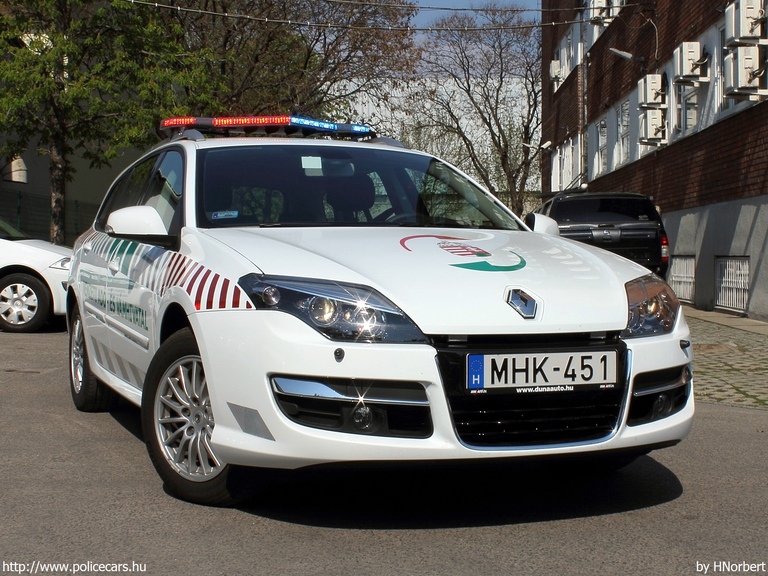 Renault Laguna, Nemzeti Adó- és Vámhivatal, fotó: HNorbert
Keywords: vám magyar Magyarország NAV VPOP pénzügyőrség MHK-451 Hungary hungarian customs