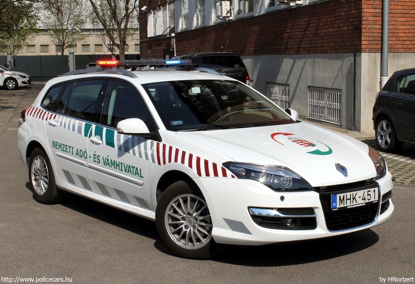 Renault Laguna, Nemzeti Adó- és Vámhivatal, fotó: HNorbert
Keywords: vám magyar Magyarország NAV VPOP pénzügyőrség MHK-451 Hungary hungarian customs