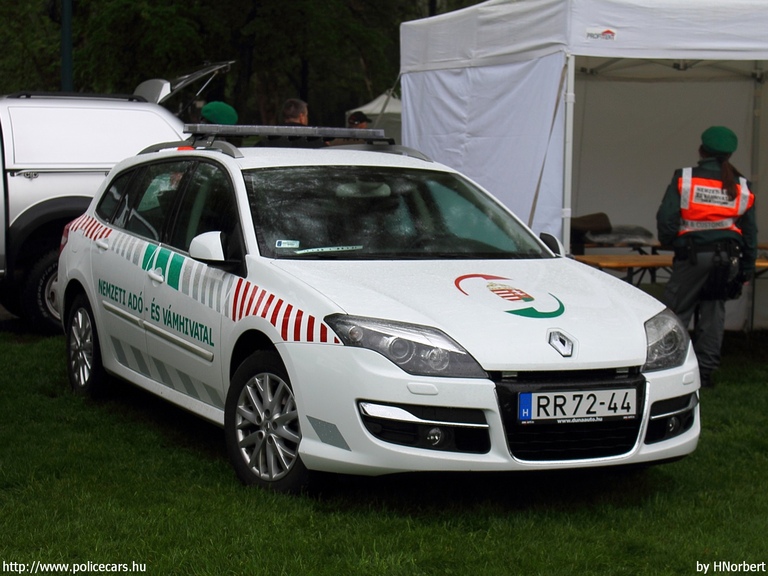 Renault Laguna, Nemzeti Adó- és Vámhivatal, fotó: HNorbert
Keywords: vám magyar Magyarország NAV VPOP pénzügyőrség RR72-44 Hungary hungarian customs