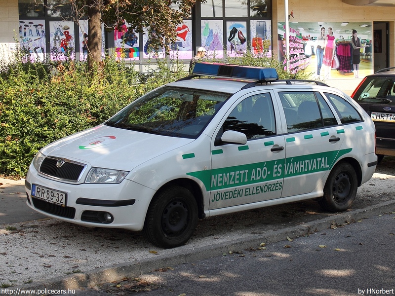 Skoda Fabia, Nemzeti Adó- és Vámhivatal, fotó: HNorbert
Keywords: vám magyar Magyarország NAV VPOP pénzügyőrség RR69-32 Hungary hungarian customs