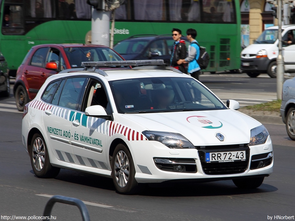 Renault Laguna, Nemzeti Adó- és Vámhivatal, fotó: HNorbert
Keywords: vám magyar Magyarország NAV VPOP pénzügyőrség RR72-43 Hungary hungarian customs