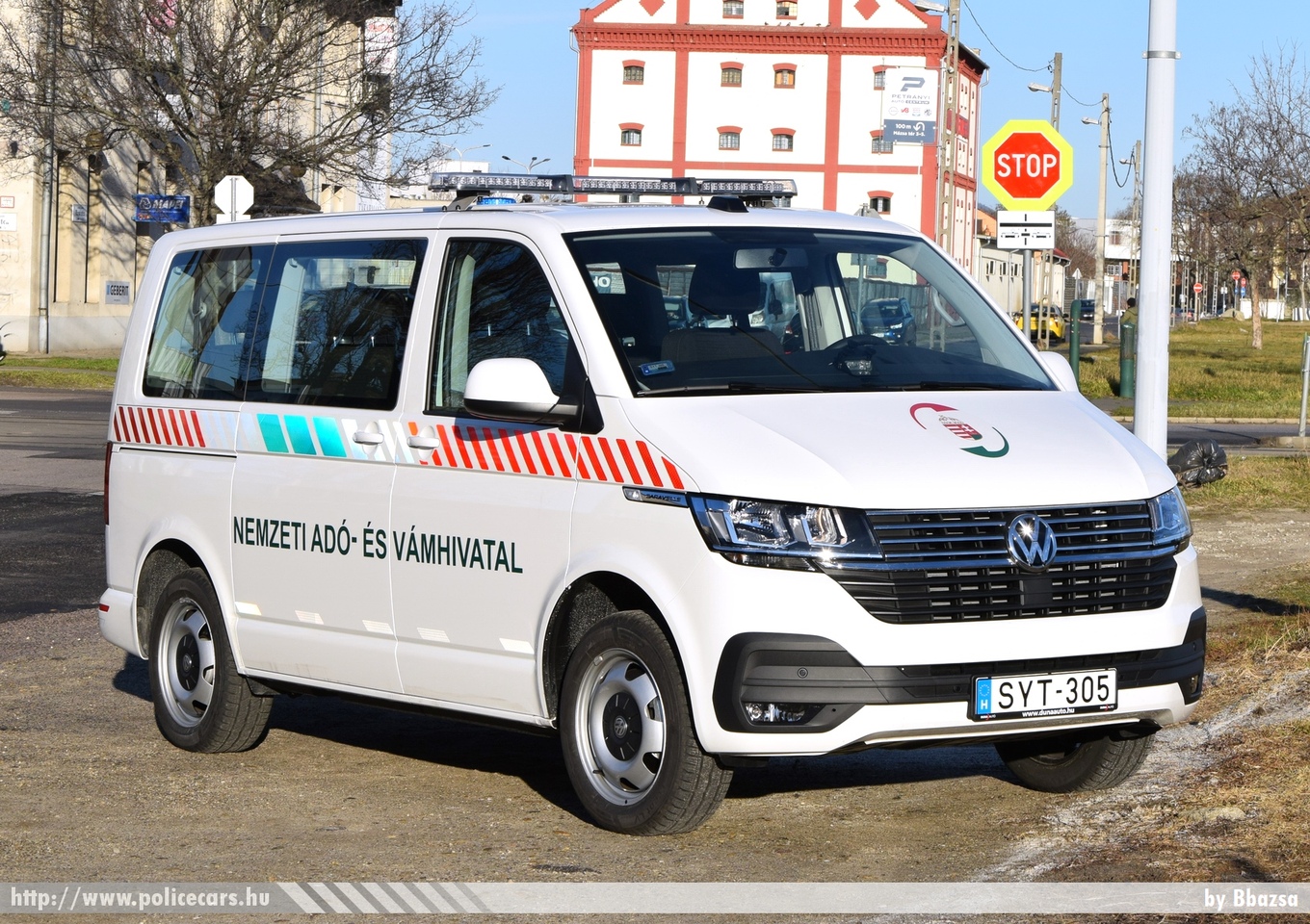 Volkswagen Transporter T6.1 Caravelle, Nemzeti Adó- és Vámhivatal, fotó: Bbazsa
Keywords: vám magyar Magyarország NAV VPOP pénzügyőrség Hungary hungarian customs SYT-305