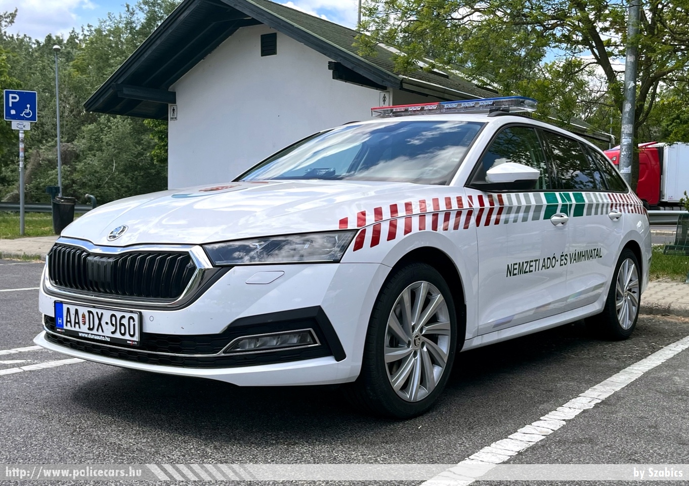 Skoda Octavia IV, Nemzeti Adó- és Vámhivatal, fotó: Szabics
Keywords: vám magyar Magyarország NAV VPOP pénzügyőrség Hungary hungarian customs AADX-960