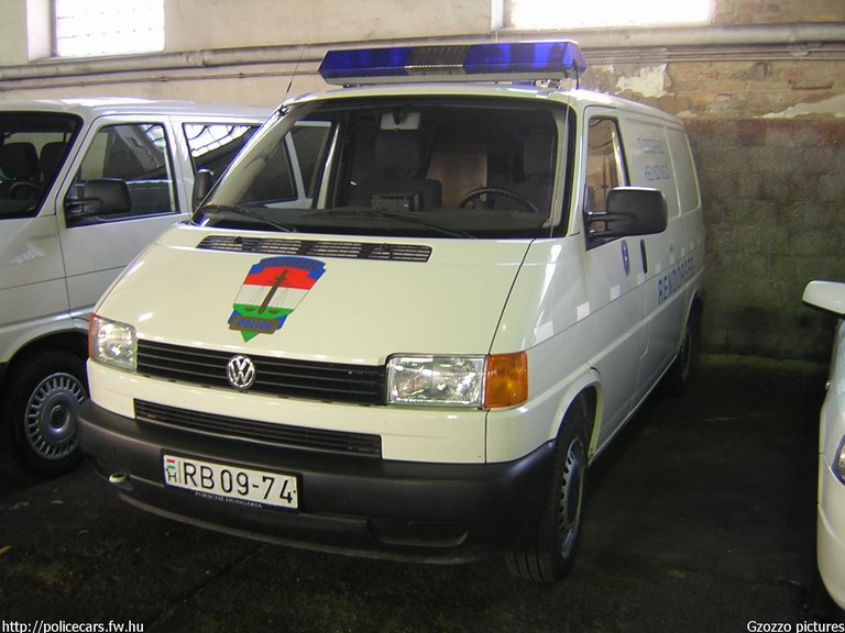 Volkswagen Transporter T4, fotó: Gzozzo pictures
Keywords: rendőrség rendőr rendőrautó magyar Magyarország RB09-74
