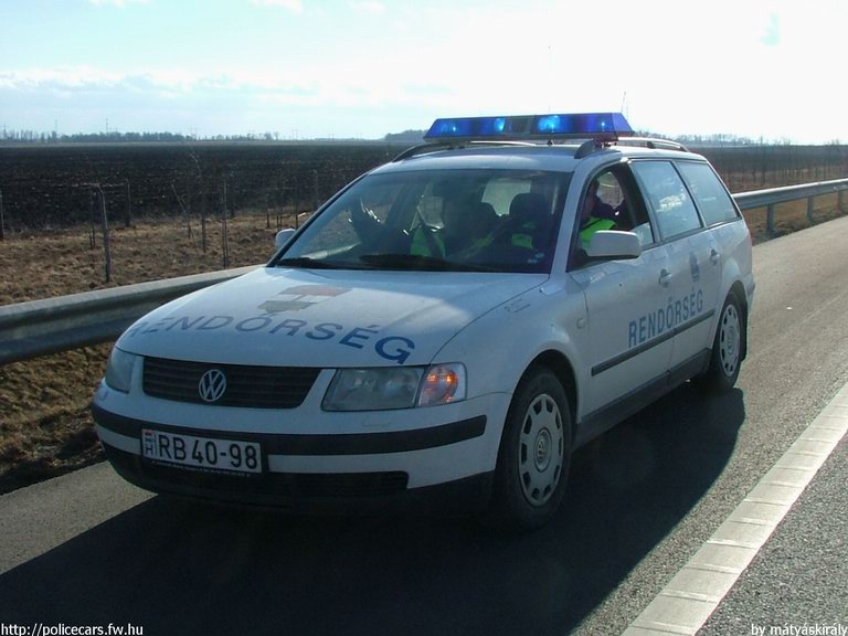 Volkswagen Passat, fotó: mátyáskirály
Keywords: rendőrség rendőr rendőrautó magyar Magyarország RB40-98