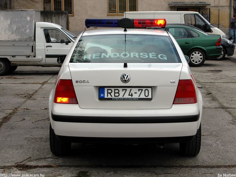Volkswagen Bora, Pest Megyei Rendõr-fõkapitányság, fotó: Norbee
Keywords: rendőrség rendőr rendőrautó magyar Magyarország RB74-70