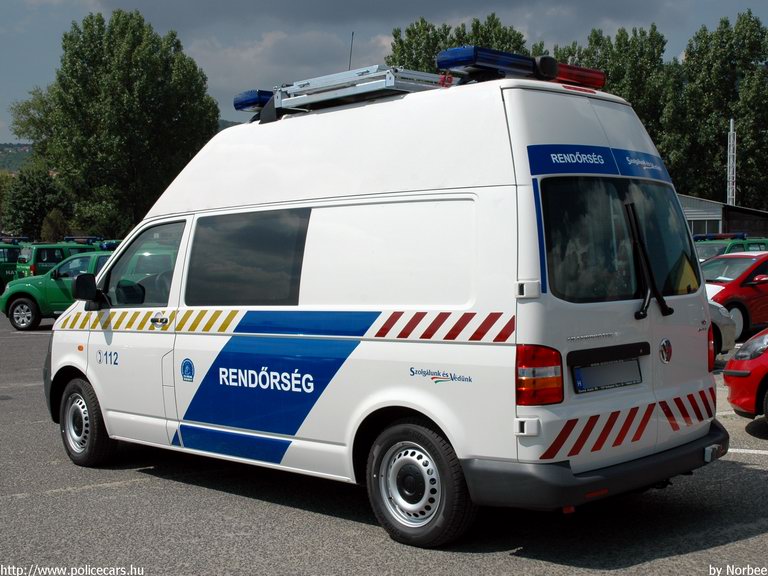 Volkswagen Transporter T5, fotó: Norbee
Keywords: rendőrség rendőr rendőrautó magyar Magyarország 