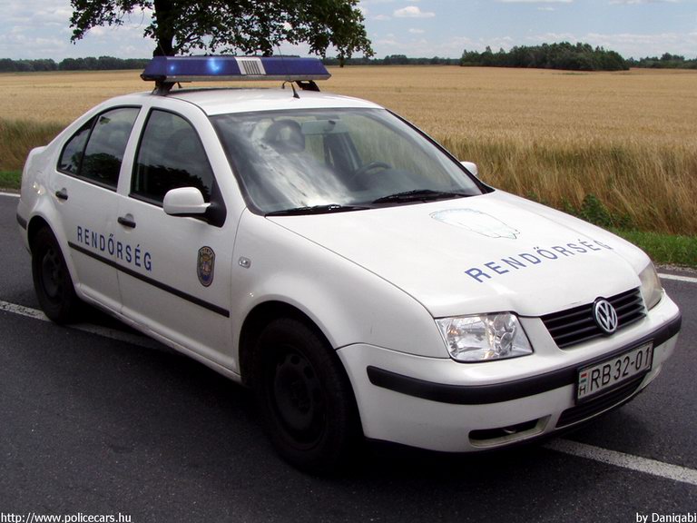 Volkswagen Bora, fotó: Danigabi
Keywords: rendőrség rendőr rendőrautó magyar Magyarország RB32-01