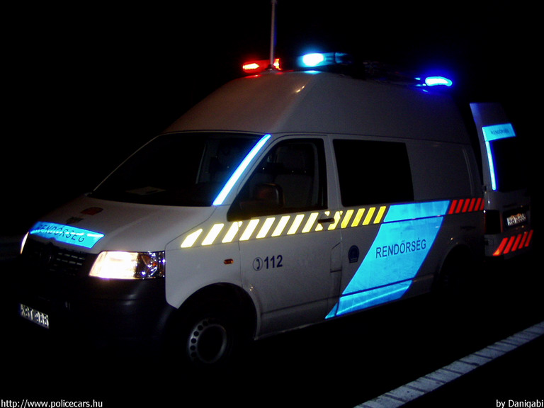 Volkswagen Transporter T5, fotó: Danigabi
Keywords: rendőrség rendőrautó rendőr magyar Magyarország 